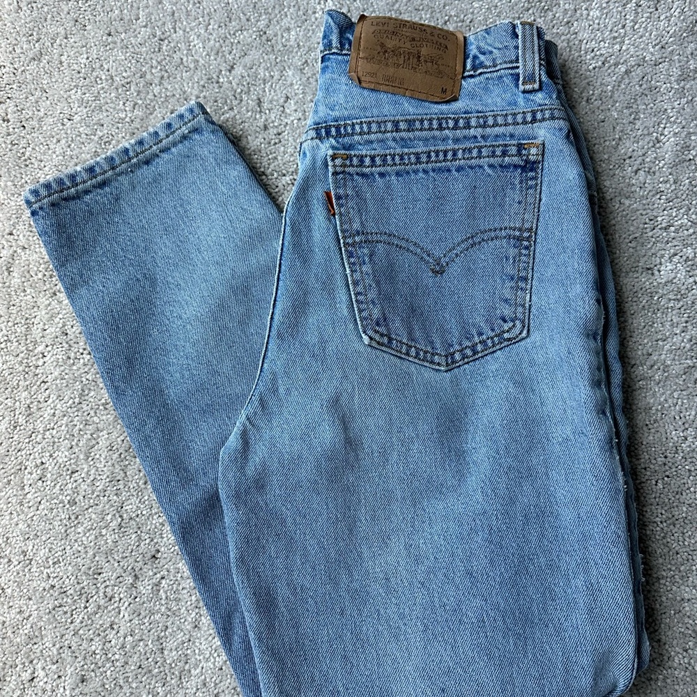 Levi’s denim. Best fits size 2-4!!